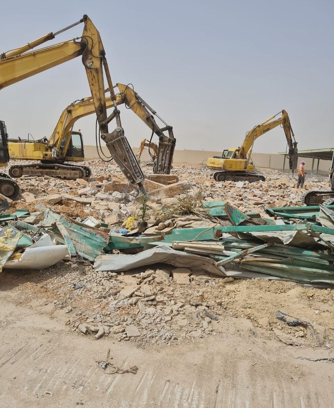 أعمال تكسير وإزالة مخلفات
